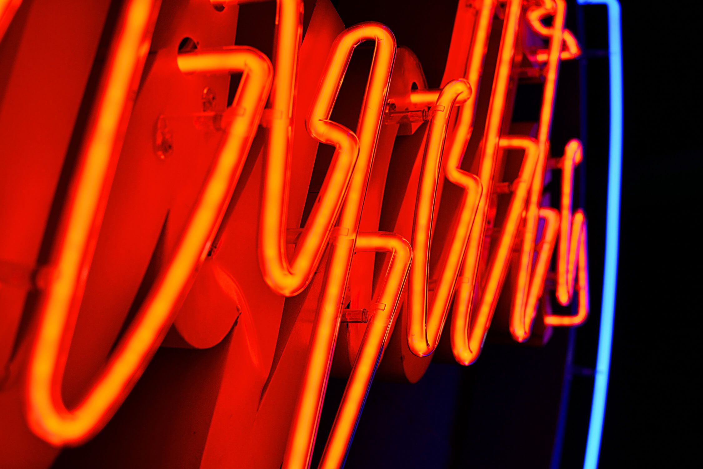 Fertiggestellte Leuchtreklame